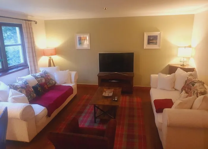 Apartment At Drummond Crescent