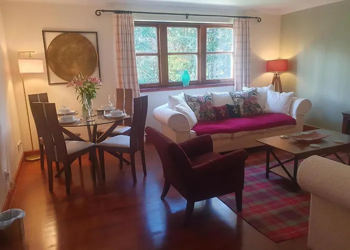 Apartment At Drummond Crescent